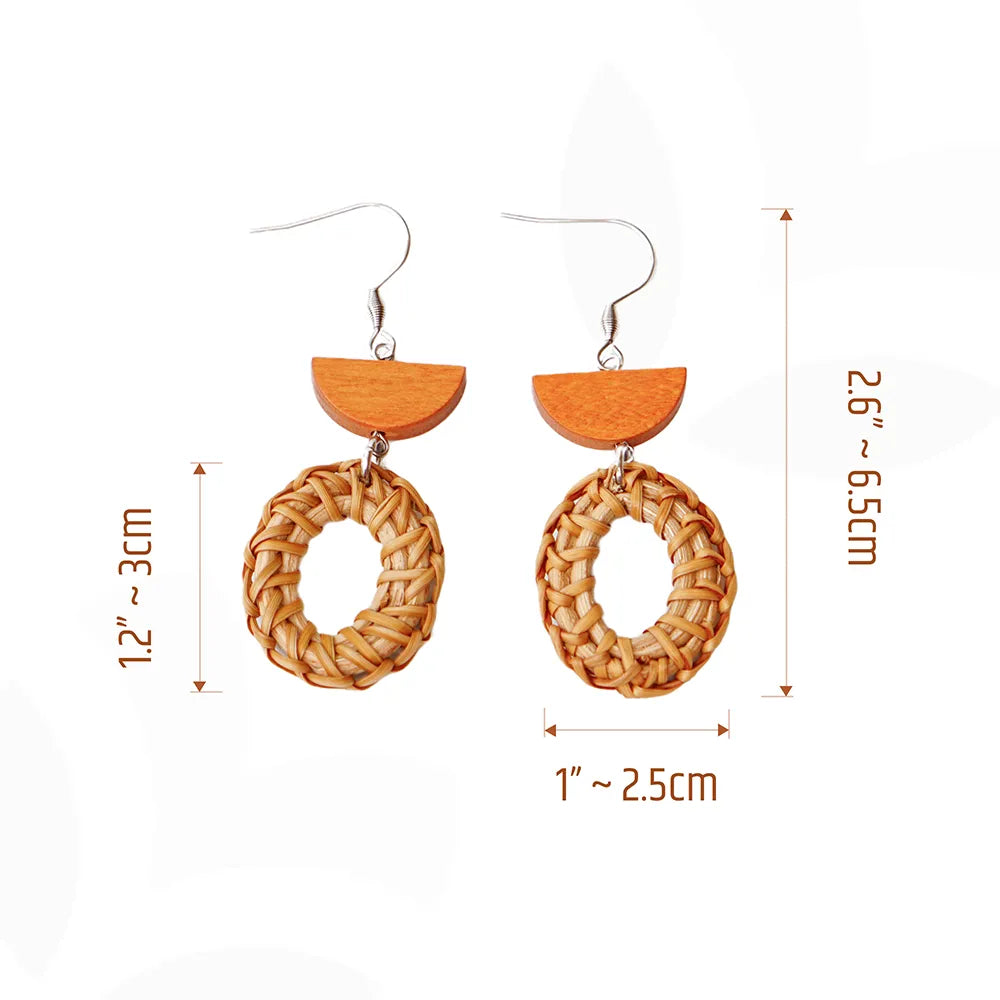 These rattan earrings with elliptical orange wooden beads are a unique and eye-catching accessory. The rattan is lightweight and comfortable to wear, while the orange wooden beads add a pop of color and personality. The elliptical shape of the beads is flattering and feminine, making these earrings perfect for any occasion.