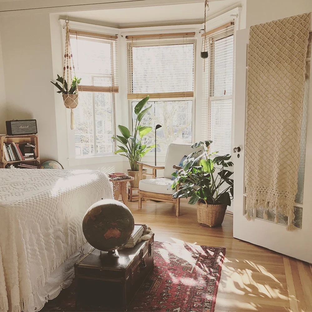 10 Bedroom Decor Ideas Using Rattan Accessories
