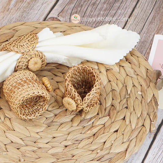 Made from natural rattan, this strainer offers a unique and boho-inspired touch to your tea rituals. This tea strainer is designed to be used with loose tea leaves. It helps separate the leaves from the liquid, allowing you to enjoy a smooth and flavorful cup of tea. The strainer effectively filters out any residue, ensuring a clean and enjoyable tea-drinking experience.