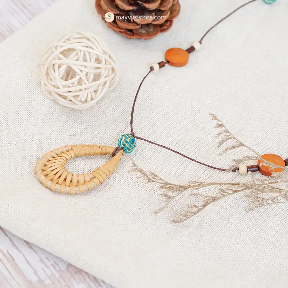 This rattan teardrop wooden beads necklace is a beautiful and elegant accessory. The rattan is lightweight and comfortable to wear, while the wooden beads add a touch of natural beauty. The teardrop shape is flattering and feminine, making this necklace perfect for any occasion.