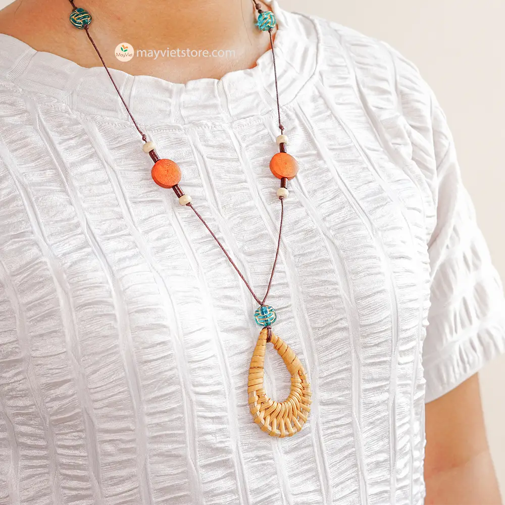 This rattan teardrop wooden beads necklace is a beautiful and elegant accessory. The rattan is lightweight and comfortable to wear, while the wooden beads add a touch of natural beauty. The teardrop shape is flattering and feminine, making this necklace perfect for any occasion.