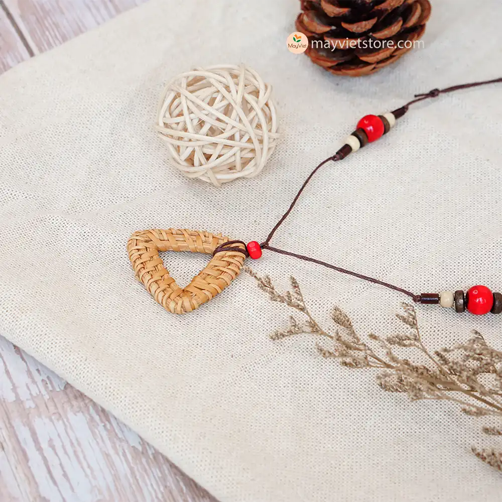 This rattan triangle wooden beads necklace is a unique and stylish accessory. The rattan is lightweight and comfortable to wear, while the wooden beads add a touch of natural beauty. The triangle shape is geometric and modern, making this necklace perfect for any occasion.