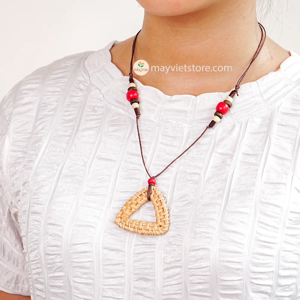 This rattan triangle wooden beads necklace is a unique and stylish accessory. The rattan is lightweight and comfortable to wear, while the wooden beads add a touch of natural beauty. The triangle shape is geometric and modern, making this necklace perfect for any occasion.