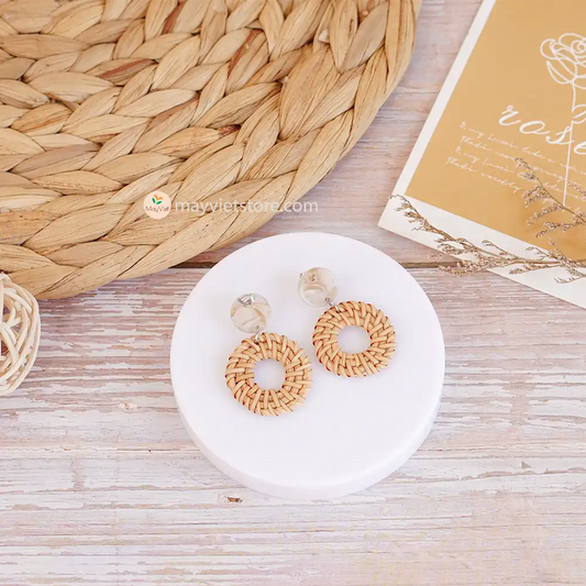 These round rattan earrings with epoxy resin are a unique and stylish accessory. The rattan is lightweight and comfortable to wear, while the epoxy resin adds a touch of sophistication and shine. The round shape is flattering and versatile, making these earrings perfect for any occasion.