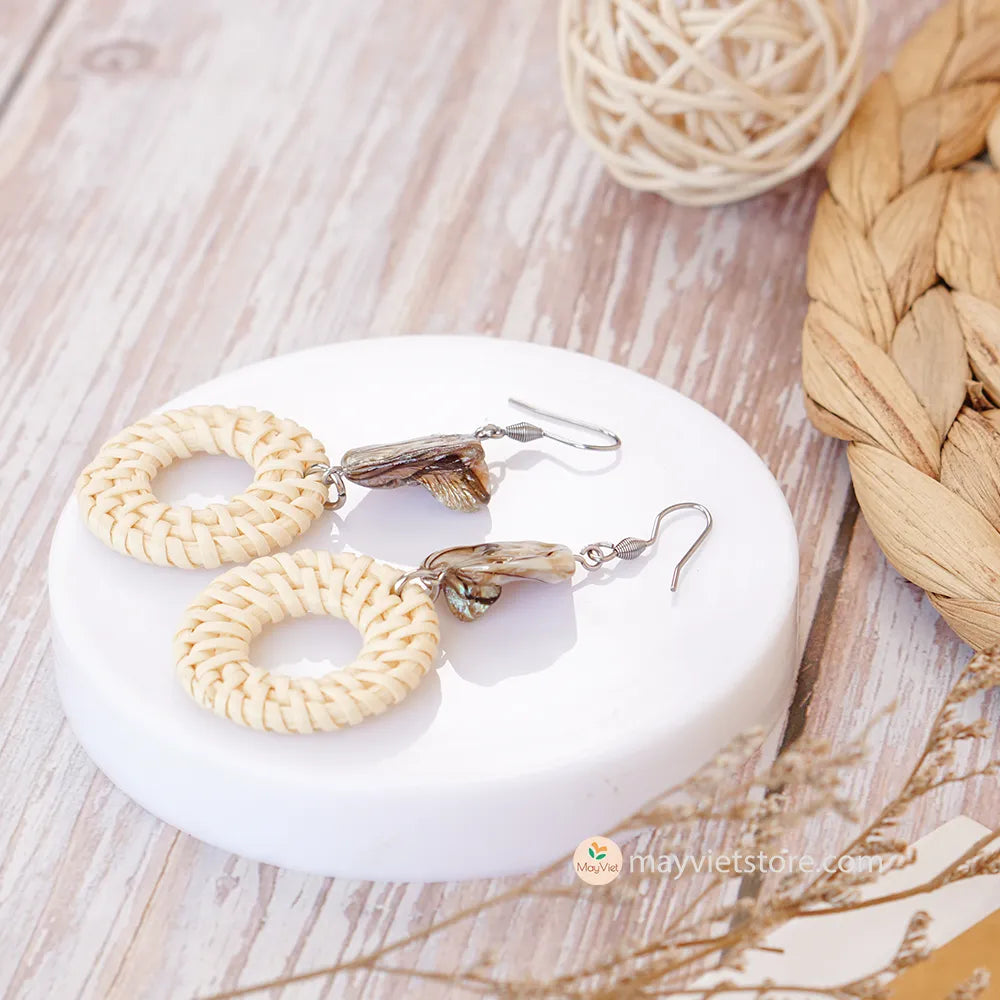 These white rattan hoop earrings with stripe stone beads are a unique and stylish accessory. The rattan is lightweight and comfortable to wear, while the stripe stone beads add a touch of sophistication and shine. The hoop shape is classic and versatile, making these earrings perfect for any occasion.