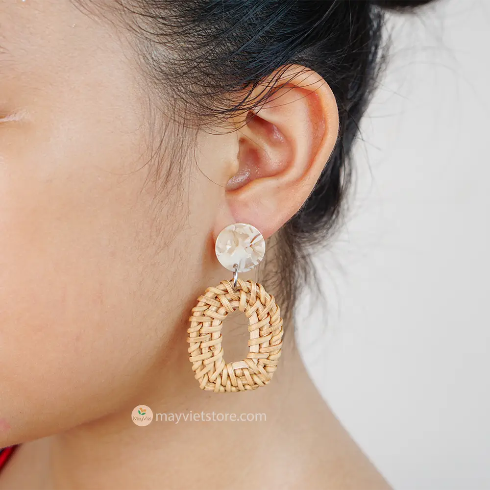 The Mayvietstore Window Shape Rattan Earrings are distinguished by their exceptional window-like design, showcasing natural rattan at their core. What sets them apart is the addition of a lustrous epoxy detail, which not only enhances their aesthetics but also provides a touch of modern sophistication.