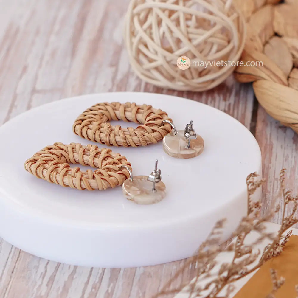 The Mayvietstore Window Shape Rattan Earrings are distinguished by their exceptional window-like design, showcasing natural rattan at their core. What sets them apart is the addition of a lustrous epoxy detail, which not only enhances their aesthetics but also provides a touch of modern sophistication.