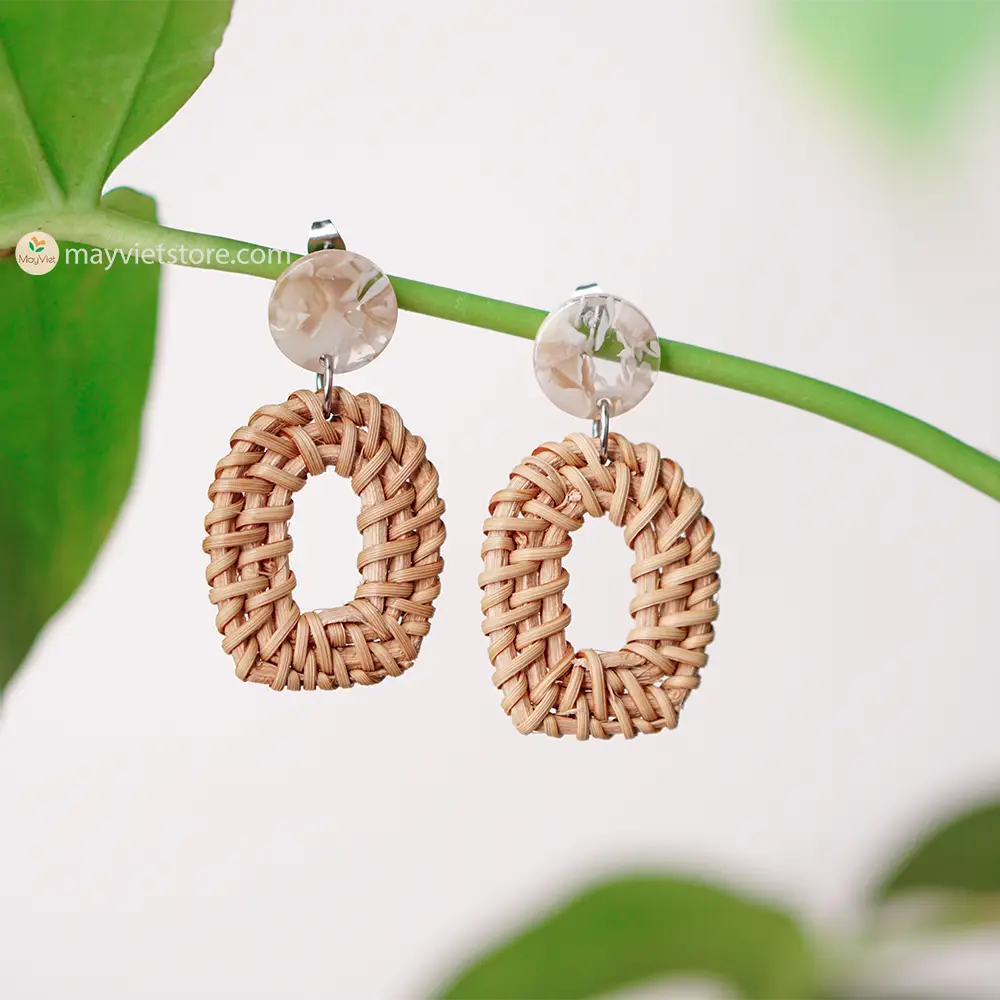 The Mayvietstore Window Shape Rattan Earrings are distinguished by their exceptional window-like design, showcasing natural rattan at their core. What sets them apart is the addition of a lustrous epoxy detail, which not only enhances their aesthetics but also provides a touch of modern sophistication.